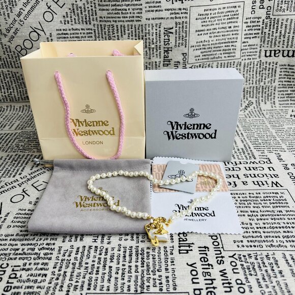 Vivienne Westwood Pear with hearts necklaces - Picture 3 of 11